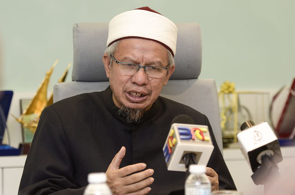 Federal Territory Mufti Datuk Seri Dr. Zulkifli Mohamad Al-Bakri speaks to reporters at Menara Pusat Islam, Kuala Lumpur December 20, 2018. u00e2u20acu2022 Picture by Miera Zulyana