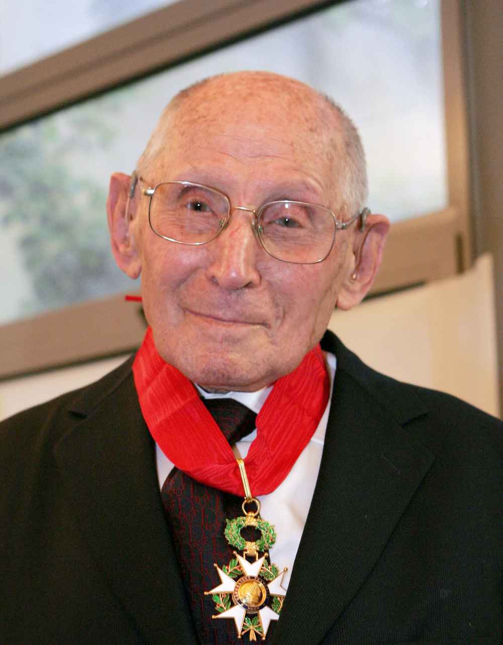 Georges Loinger, head of the French Jewish Resistance Association, poses shortly after he was honoured with the commander of the Legion of Honour in Paris. u00e2u20acu201d AFP pic
