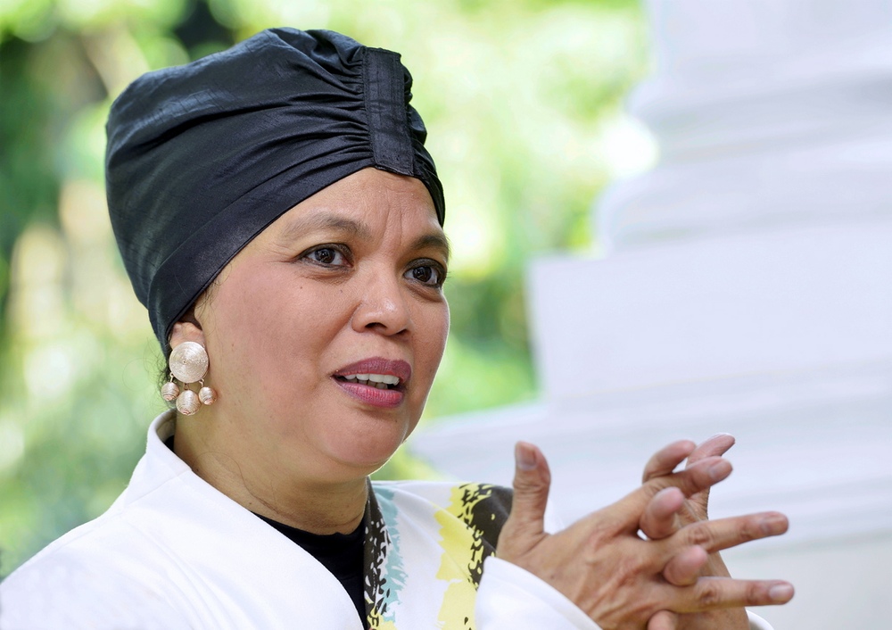 Yayasan Hasanah senior vice president arts heritage & culture, Zainariah Johari, explains how they are using Italian handmade shoes to promote the dwindling Kelantan silver industry.