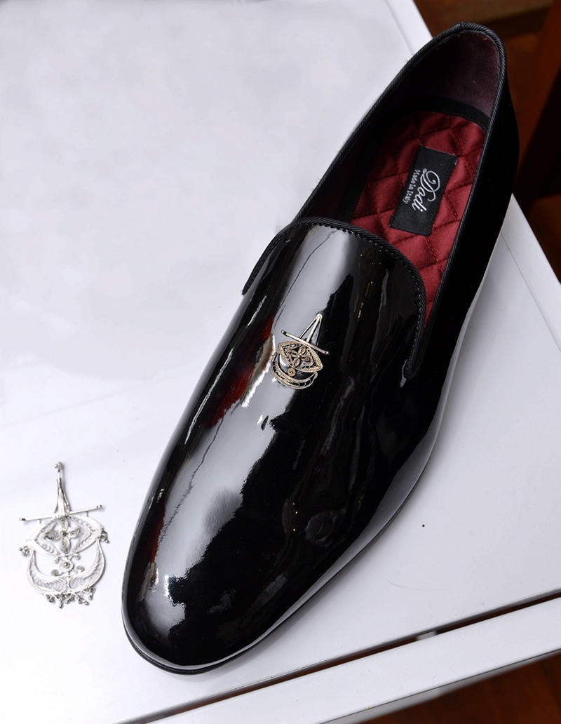 Carry a piece of Malaysian 'wau' crafted from silver on this patent men's shoe.