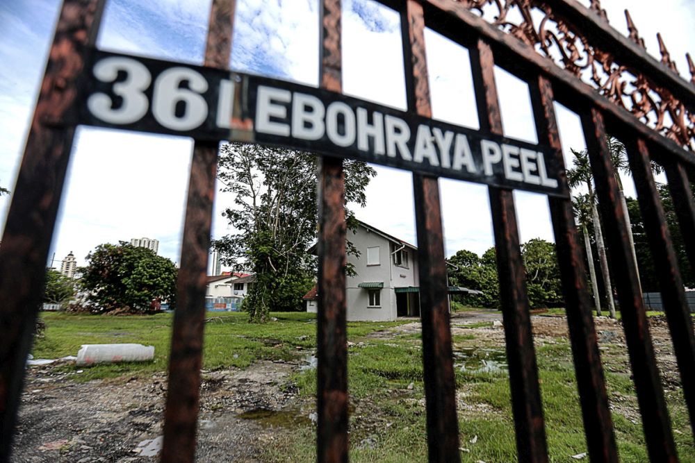 One of the buildings along Lebuhraya Peel that will be demolished to make way for the Island Medical City project is pictured in George Town December 5, 2018. u00e2u20acu201d Picture by Sayuti Zainudin