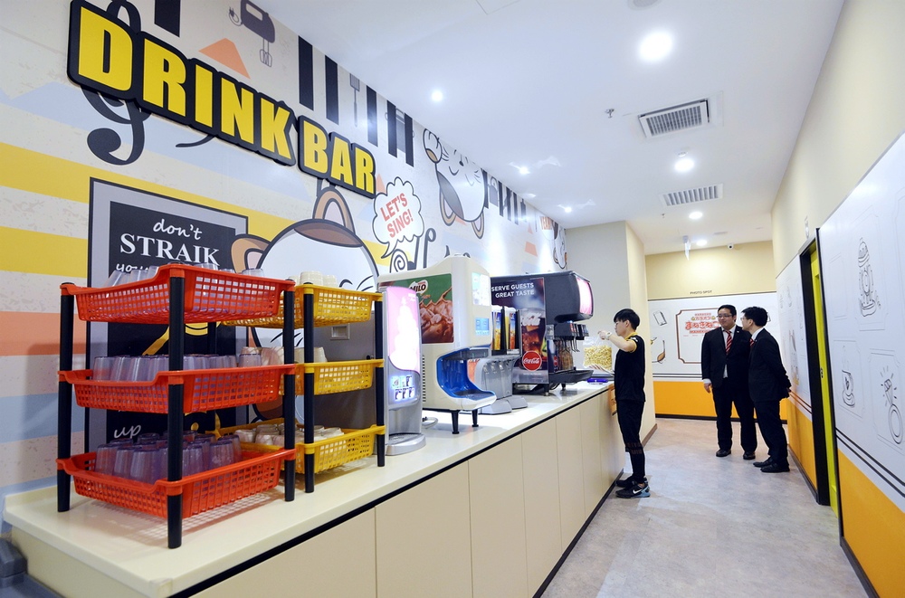 Free flow drinks and snacks are available for all customers, making the singing experience a comfortable one. 