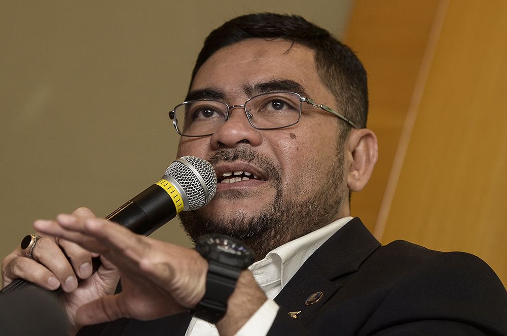Datuk Seri Mujahid Yusof Rawa speaks during a press conference at the Kuala Lumpur International Airport, Sepang December 13, 2018. u00e2u20acu201d Picture by Miera Zulyana