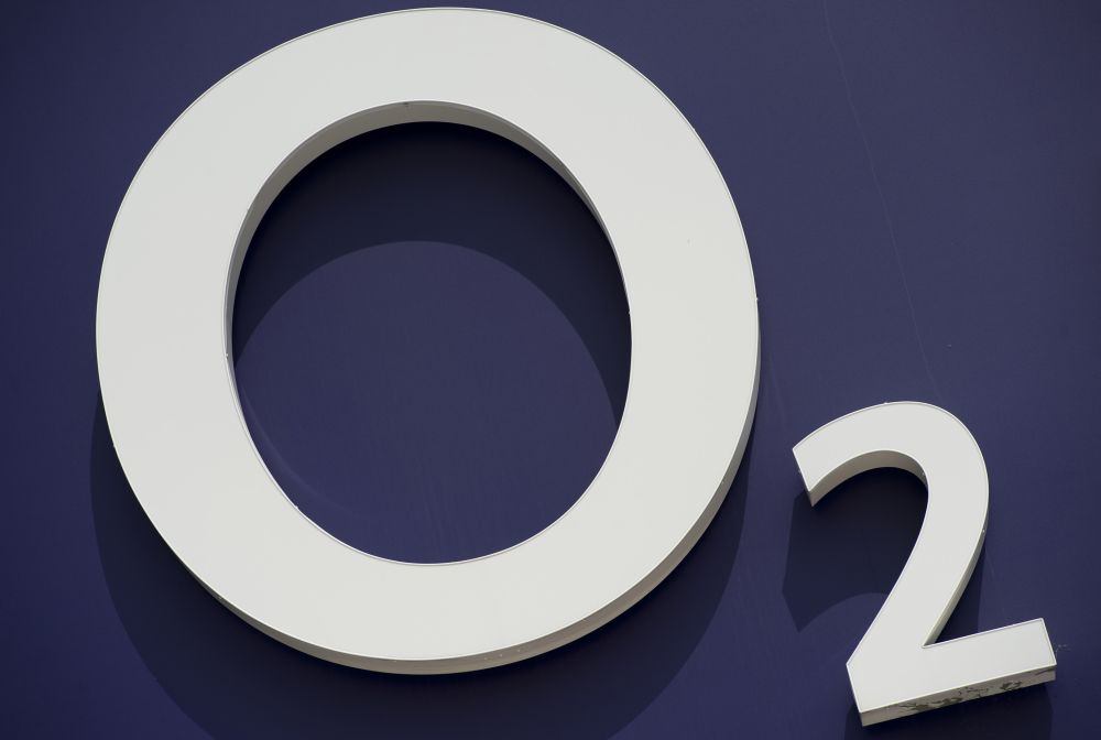 O2, which has 25 million customers in Britain, also has another seven million people whose mobile providers u00e2u20acu02dcpiggybacku00e2u20acu2122 its network. u00e2u20acu201d AFP pic