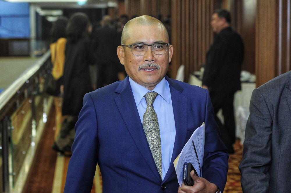 Datuk Seri Dr Ronald Kiandee speaks to reporters after PACu00e2u20acu2122s meeting at Parliament December 5, 2018. u00e2u20acu201d Picture by Shafwan Zaidon