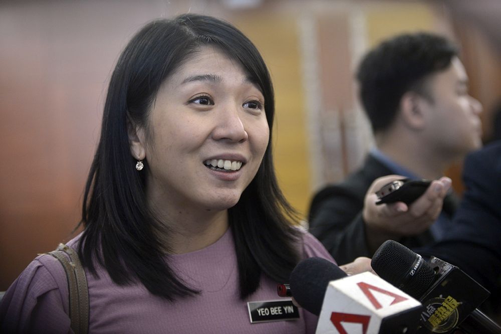 Yeo Bee Yin speaks to the reporters at Parliament December 6, 2018. u00e2u20acu201d Picture by Mukhriz Hazim