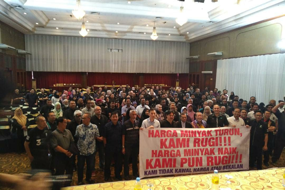 A gathering of the Petroleum Dealers Association of Malaysia during a news conference in Shah Alam December 30, 2018.