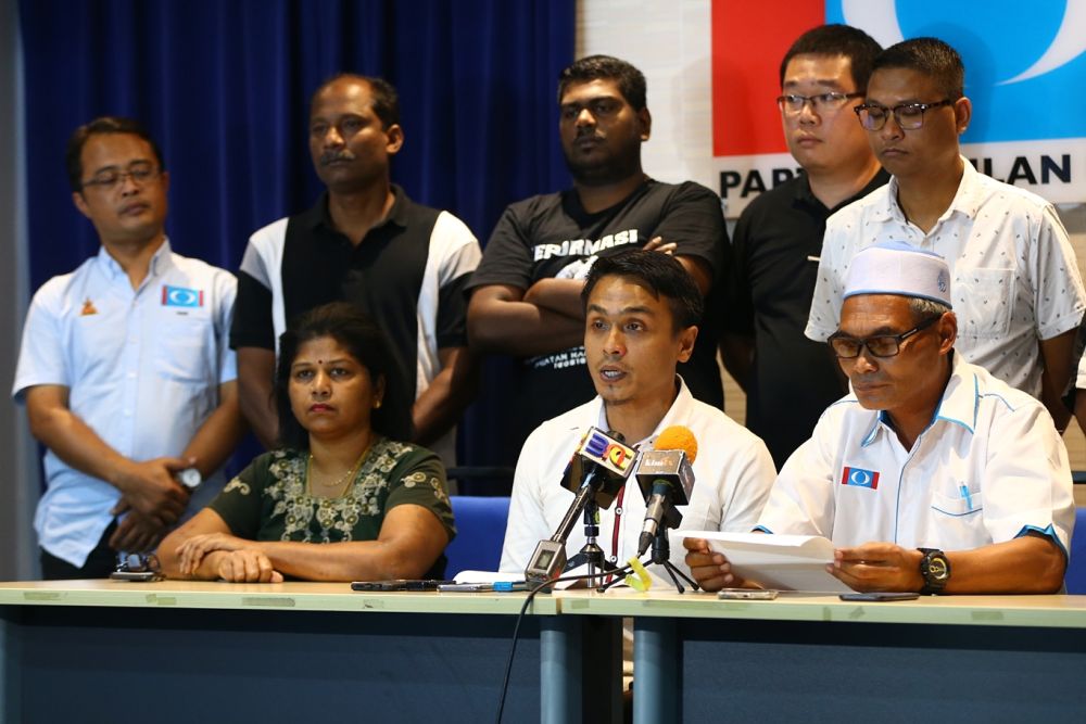 PKR Klang information chief Mohd Farazi Mohd Shah speaks during a press conference December 20, 2018. u00e2u20acu2022 Picture by Ahmad Zamzahuri