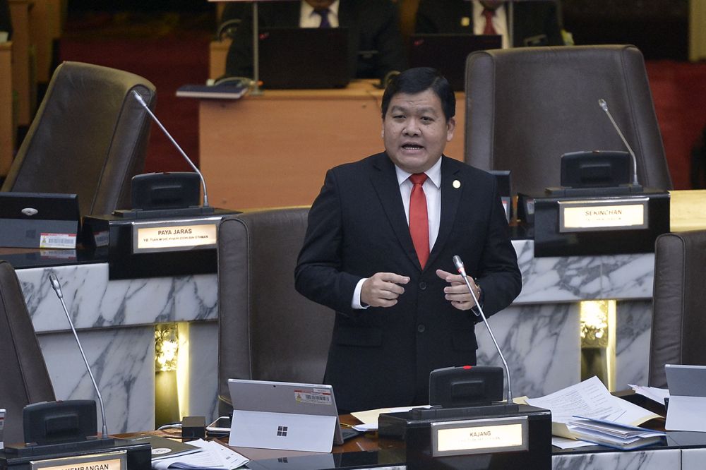 Kajang assemblyman Hee Loy Sian speaks at the Selangor State Legislative Assembly in Shah Alam December 4, 2018. u00e2u20acu2022 Picture by Mukhriz Hazim
