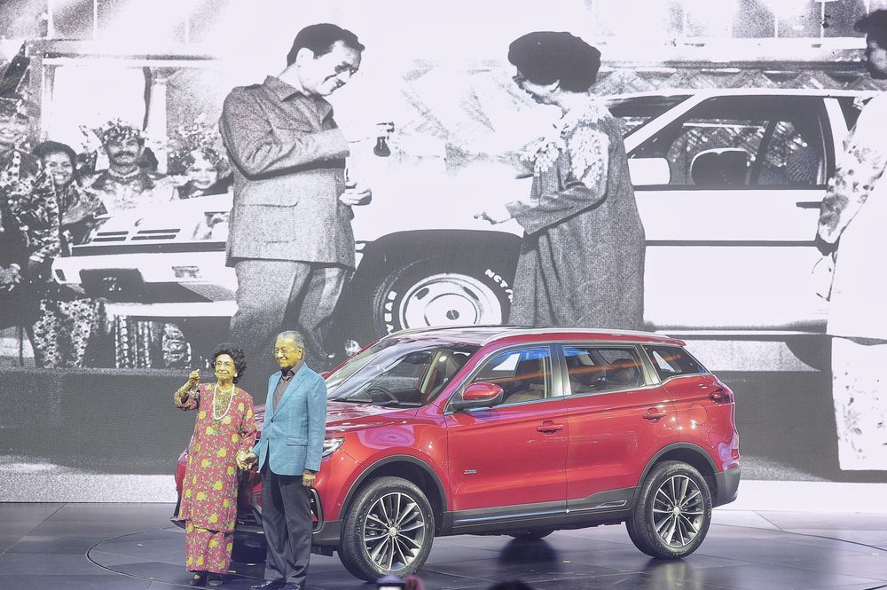Tun Dr Mahathir Mohamad and Tun Siti Hasmah Mohd Ali pose next to the newly-launched Proton X70 at the KL Convention Centre, December 12, 2018.