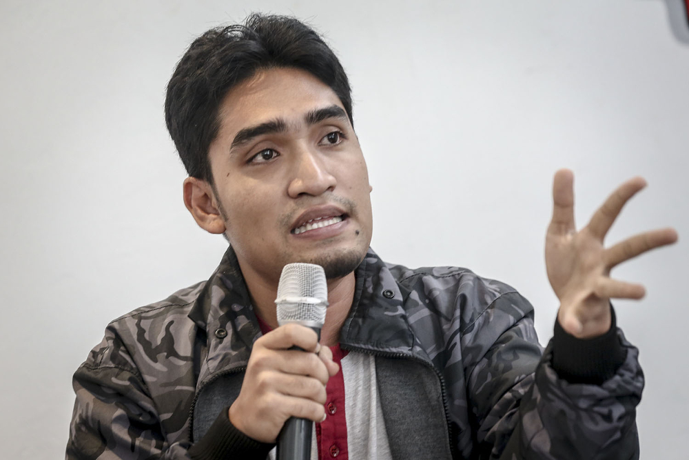 Socialist Party of Malaysia Youth leader Khalid Mohd Ismath speaks during the u00e2u20acu02dcMansuh Sistem Berajau00e2u20acu2122 (Abolish monarch) forum in Kuala Lumpur July 15, 2018. u00e2u20acu201d Picture by Hari Anggara