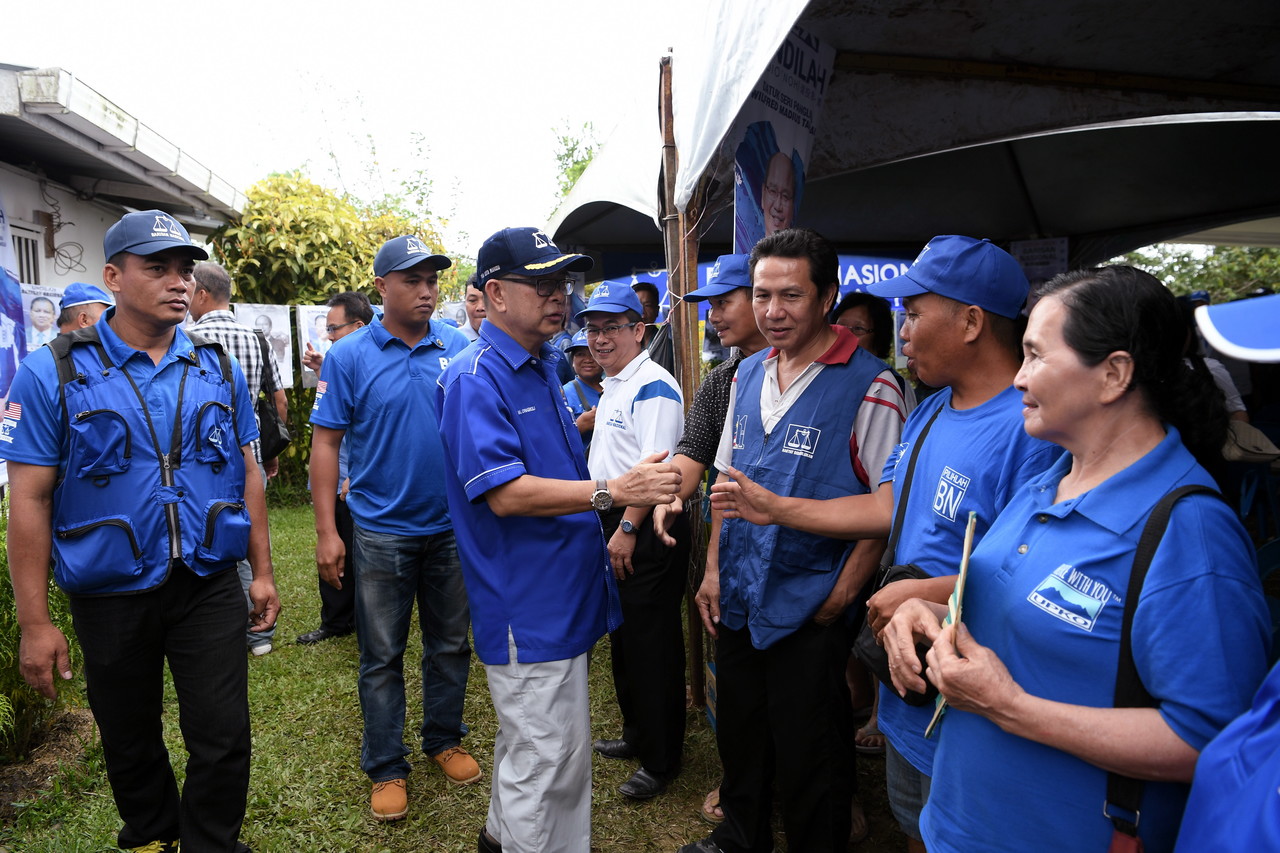 Parti Bersatu Sabah deputy president Datuk Seri Maximus Ongkili greets people as he visits the Tuaran May 4, 2018. u00e2u20acu201d Bernama pic