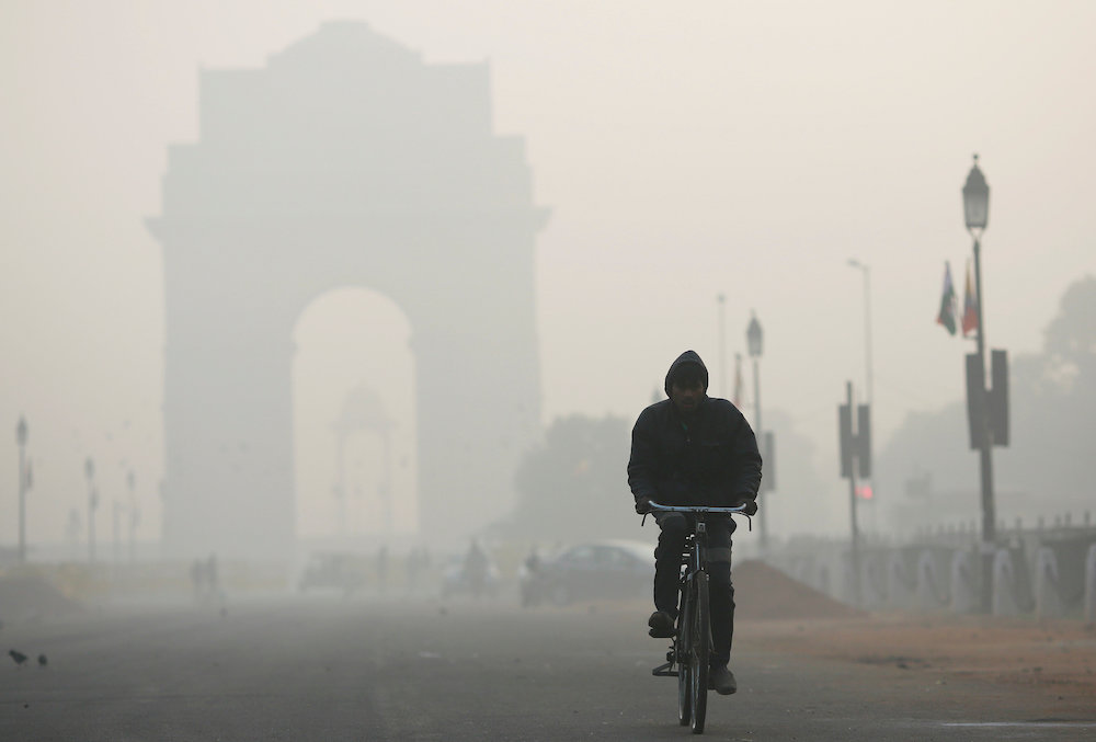 A man rides his bicycle in front of the India Gate shrouded in smog in New Delhi December 26, 2018. u00e2u20acu201d Reuters pic