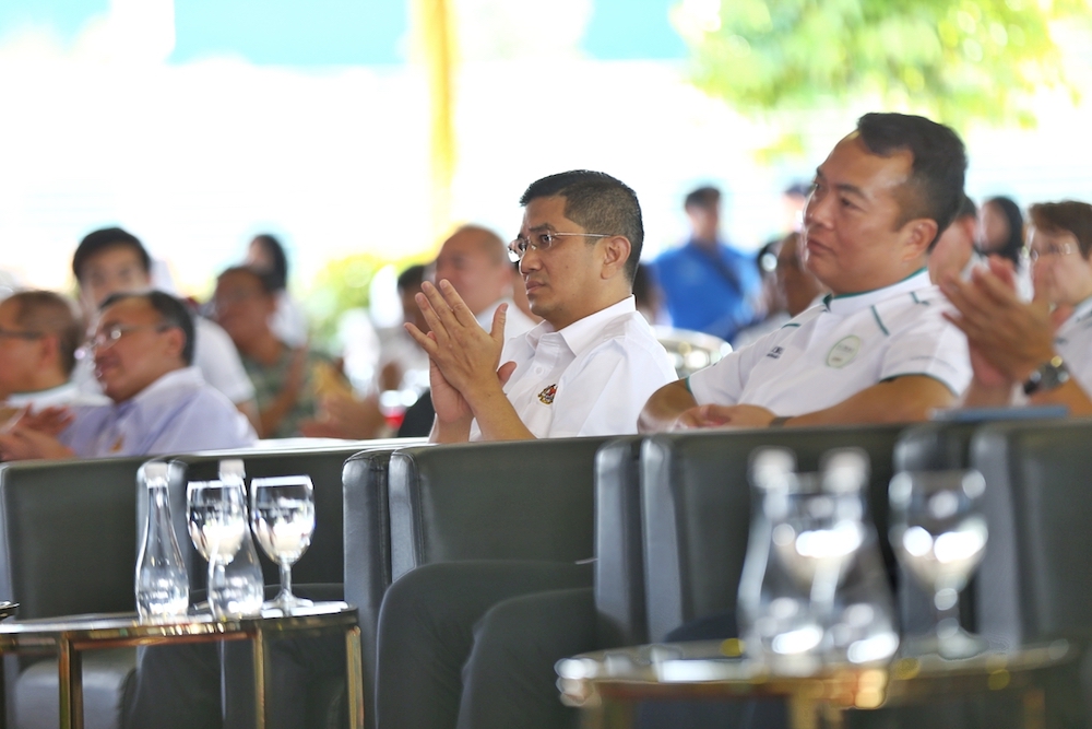 Economic Affairs Minister Datuk Seri Azmin Ali officiates the handover ceremony of Simfoni Apartments @ Eco Majestic in Semenyih January 6, 2019. u00e2u20acu201d Picture by Ahmad Zamzahuri