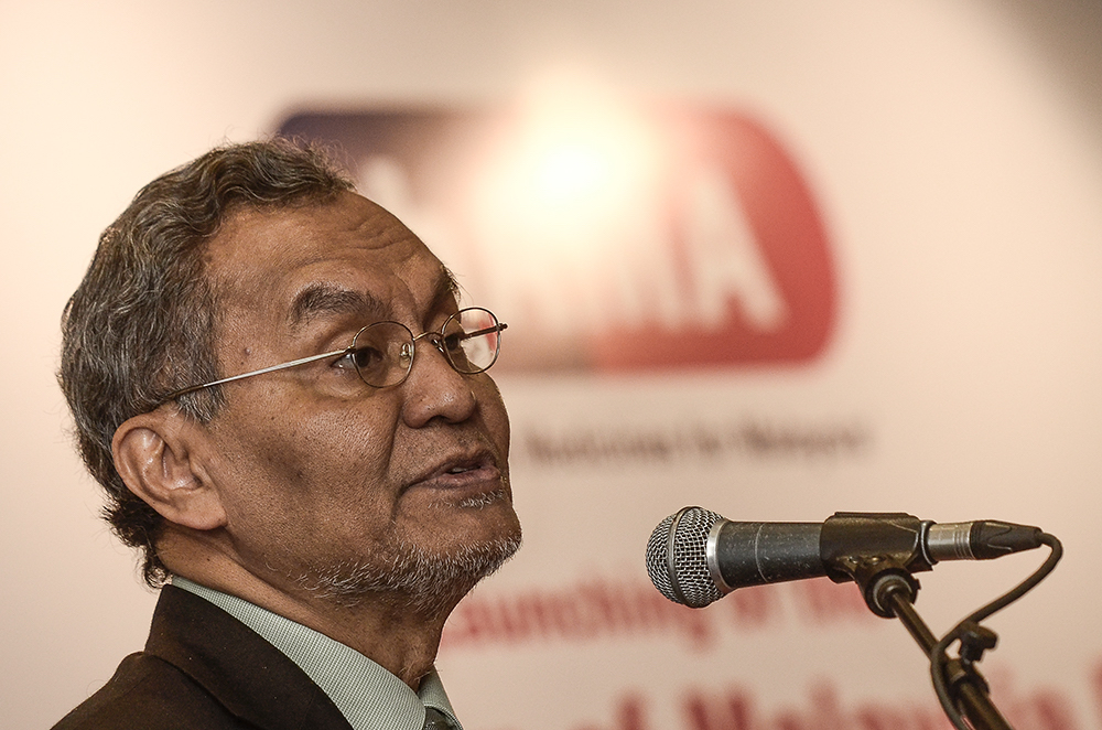 Datuk Seri Dzulkefly Ahmad speaks during the launch of the PhaMA Industry Fact Book in Putrajaya January 8, 2019. u00e2u20acu201d Picture by Miera Zulyana