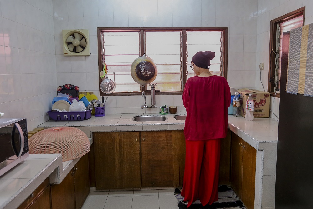 Cooking and cleaning is a communal effort where every resident pitches in. ― Picture by Firdaus Latif