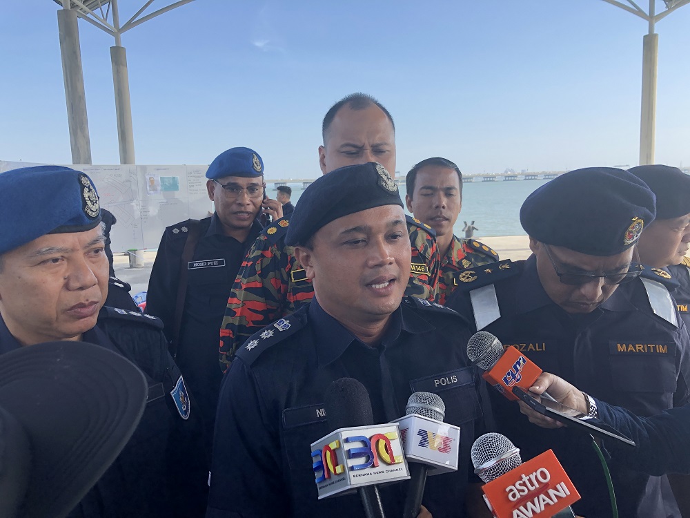 Seberang Prai Tengah district police chief Assistant Commissioner Nik Ros Azhan Nik Abd Hamid addressing the press at the maritime jetty in George Town January 21, 2019. u00e2u20acu201d Picture by Opalyn Mok