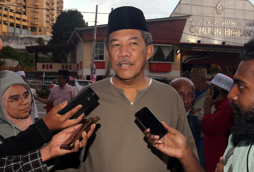 Umno acting president Datuk Seri Mohamad Hasan speaks to reporters at Masjid Kayangan in Brinchang January 22, 2019. u00e2u20acu201d Picture by Farhan Najib