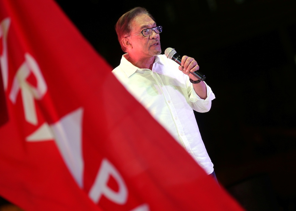 Datuk Seri Anwar Ibrahim speaks during Pakatan Harapanu00e2u20acu2122s Ceramah Perdana in Tanah Rata January 23, 2019. u00e2u20acu201d Picture by Farhan Najib