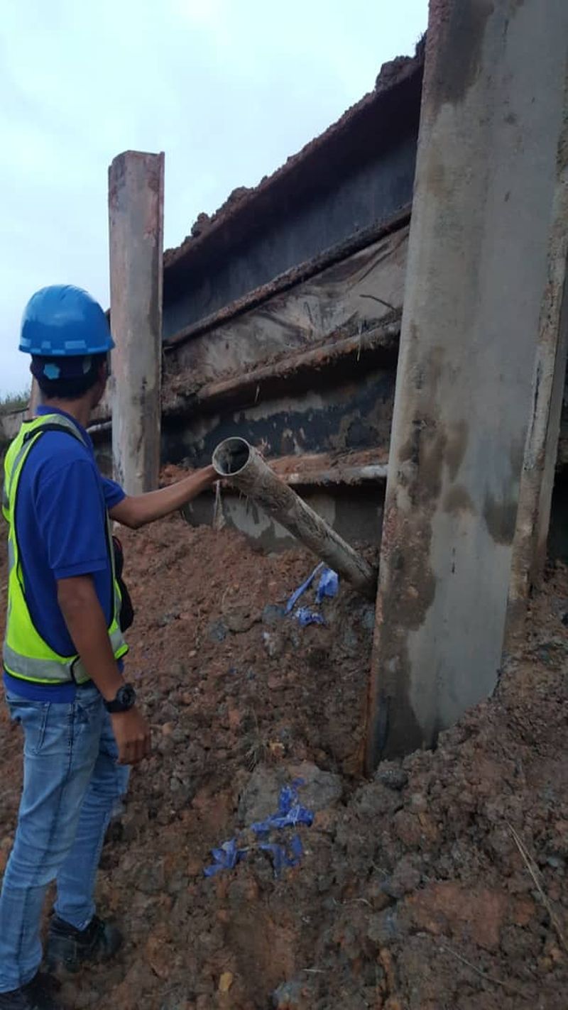 TMu00e2u20acu2122s network in Sarawak was damaged due to a massive landslide near Tatau. u00e2u20acu2022 Picture via SoyaCincau