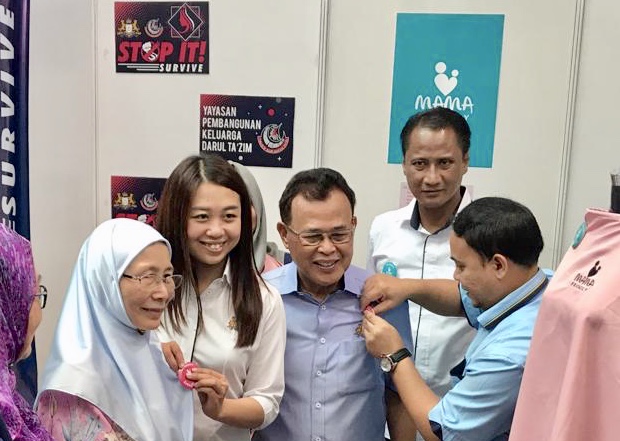 (from left) Dr Wan Azizah Wan Ismail, Liow Cai Tung and Johor Mentri Besar Datuk Osman Sapian at the launch of the state-level Santuni Rakyat programme in Johor Baru January 26, 2019. u00e2u20acu201d Picture By Ben Tan