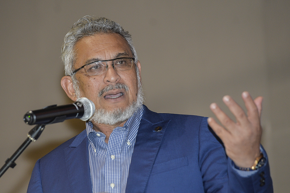 Federal Territories Minister Khalid Samad gives a speech during a media session in Putrajaya January 30, 2019. u00e2u20acu201d Picture by Miera Zulyana