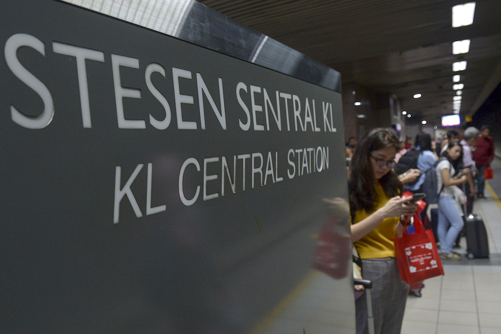 Passengers wait at KL Sentral station in Kuala Lumpur January 31, 2018. u00e2u20acu201d Picture by Mukhriz Hazim
