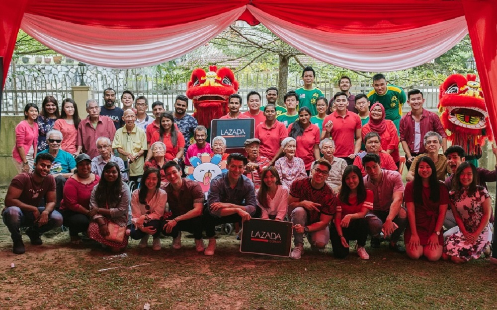 The eight couples and the nursing homeu00e2u20acu2122s residents were treated to a delicious festive lunch with Yee Sang and mandarin oranges. u00e2u20acu201d Pictures courtesy of Lazada Malaysia
