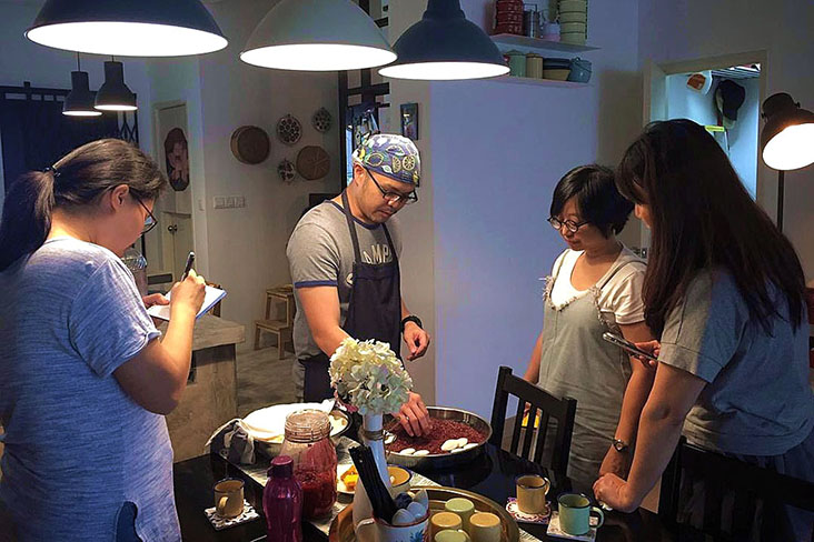 Eager participants during a cooking class by Ah Tee Private Kitchen’s Kevin Tee (second from left)