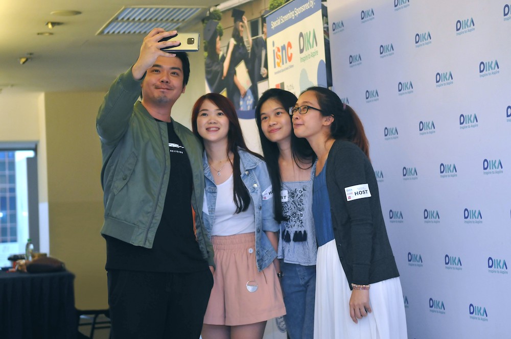 Kyo Chen with his fans at ISNCu00e2u20acu2122s special screening of Guang at GSC, Damansara 3 in Petaling Jaya December 19, 2018. u00e2u20acu201d Picture courtesy of ISNC