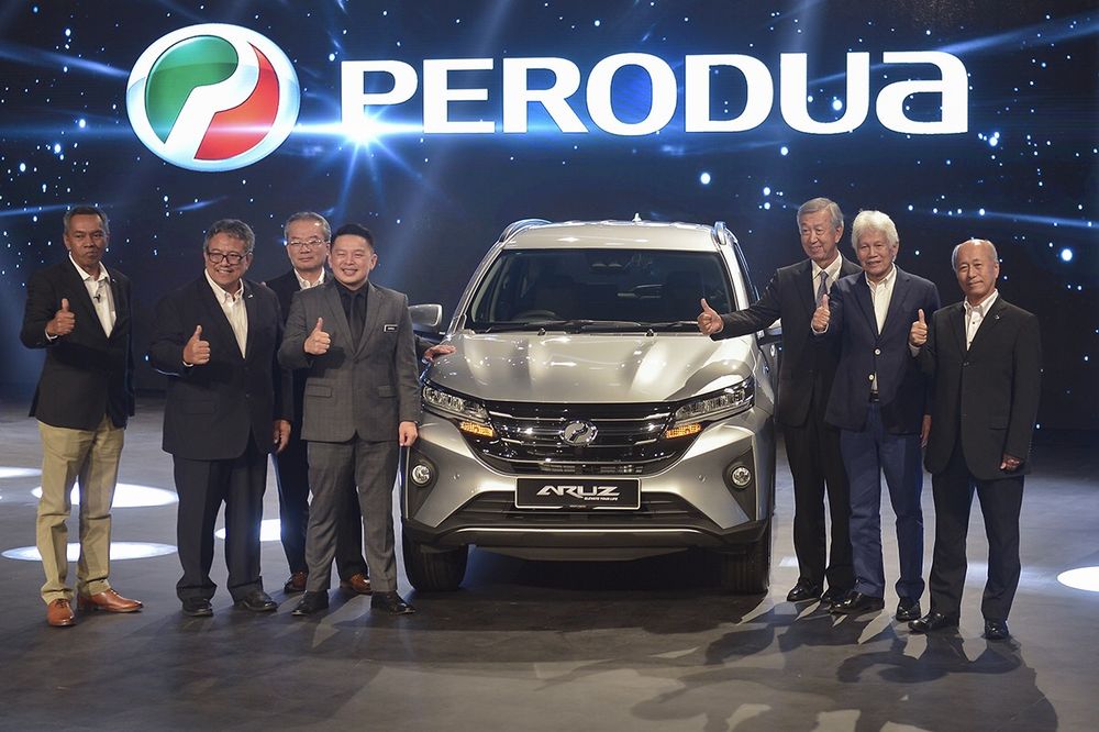 Minister of International Trade and Industry Datuk Ignatius Darell Leiking (fourth left) launches the new Perodua Aruz SUV car in Kuala Lumpur, January 15, 2018. u00e2u20acu201d Picture by Mukhriz Hazim