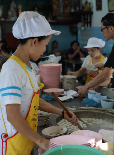 Scooping up bouncy fish balls