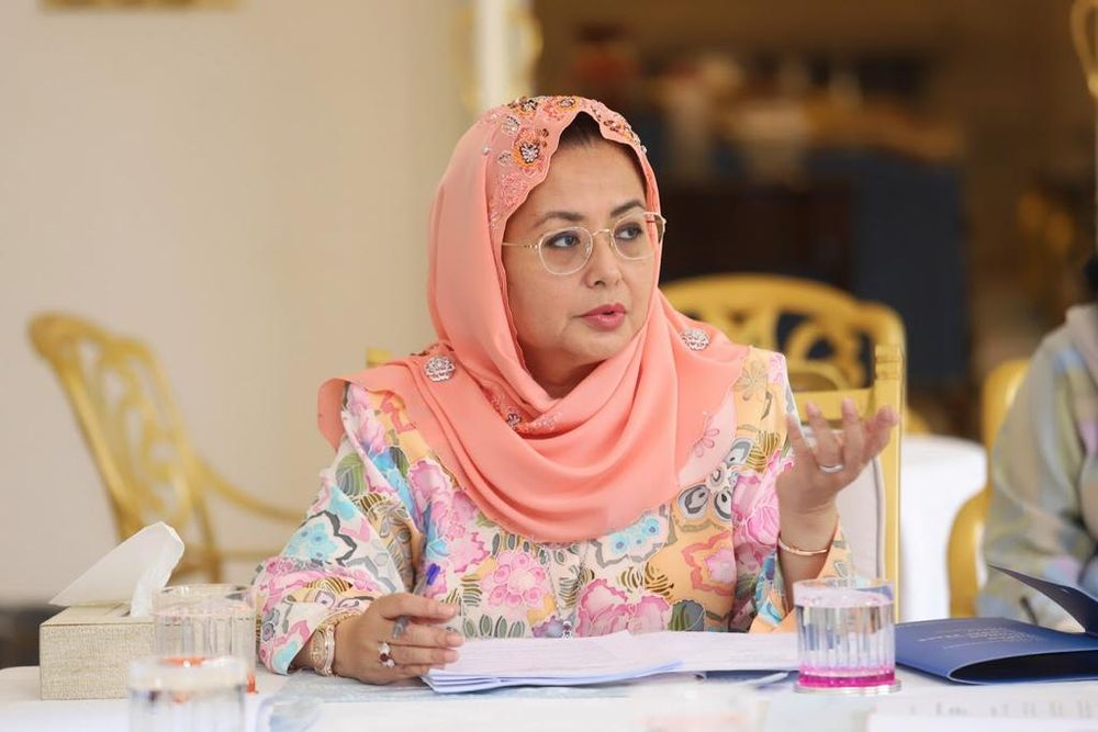 Permaisuri of Johor Raja Zarith Sofiah Sultan Idris Shah said this is the second time that Sultan Ibrahim is granting financial aid to Malaysian students abroad through the Sultan Ibrahim Johor bursary. u00e2u20acu201d Picture courtesy of the Royal Press Office