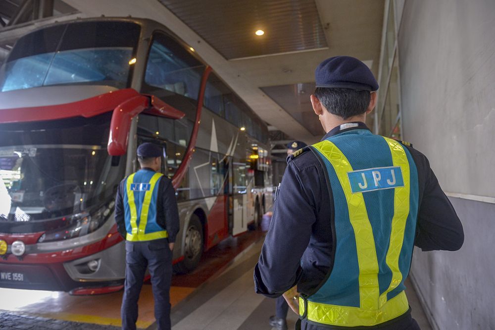 Road Transport Department officers on duty at the Southern Integrated Terminal in Kuala Lumpur, January 27, 2018. u00e2u20acu201d Picture by Mukhriz Hazimnn