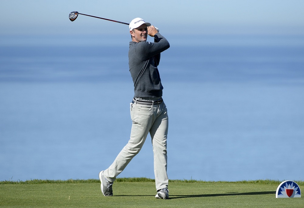 Justin Rose plays his shot from the 17th tee on the North Course during the first round of the 2019 Farmers Insurance Open at Torrey Pines Golf Course in California January 24, 2019. u00e2u20acu201d AFP pic