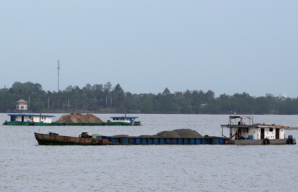 Ships transport sand on Mekong river in Can Tho city, Vietnam December 16, 2018. u00e2u20acu201d Reuters pic