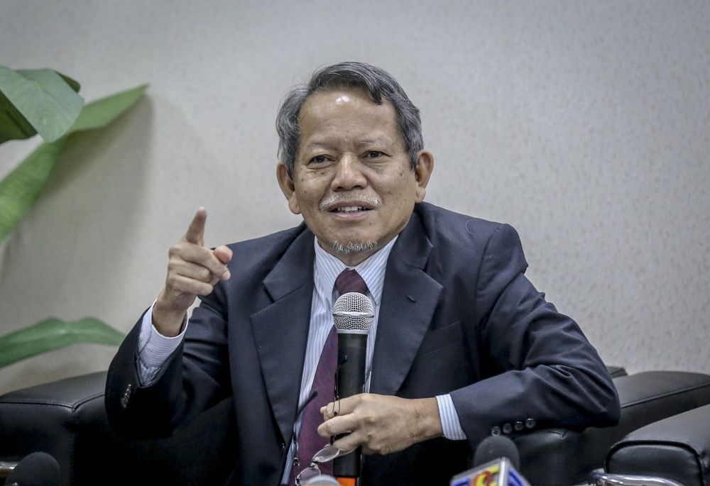 MIER executive director Zakariah Abdul Rashid speaks during the release of its Q4 2018 survey results  in Kuala Lumpur January 30, 2019. u00e2u20acu2022 Picture by Firdaus Latif