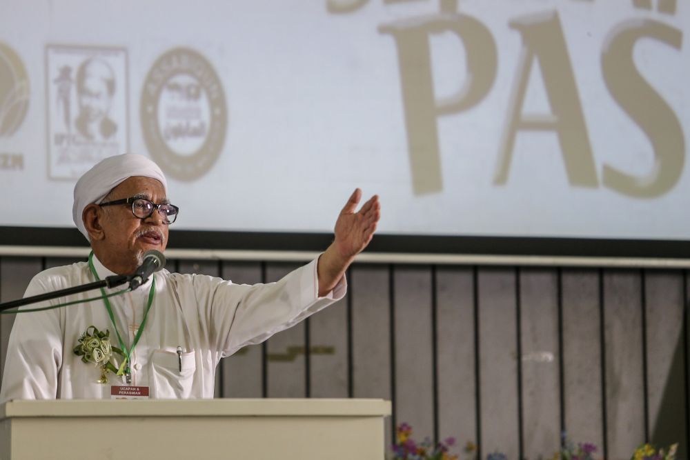 Datuk Seri Abdul Hadi Awang speaks during launch of the PAS History Seminar at Kolej Universiti Islam Zulkifli Muhammad (KUIZM) in Batu Caves January 19, 2019. ― Picture by Hari Anggara