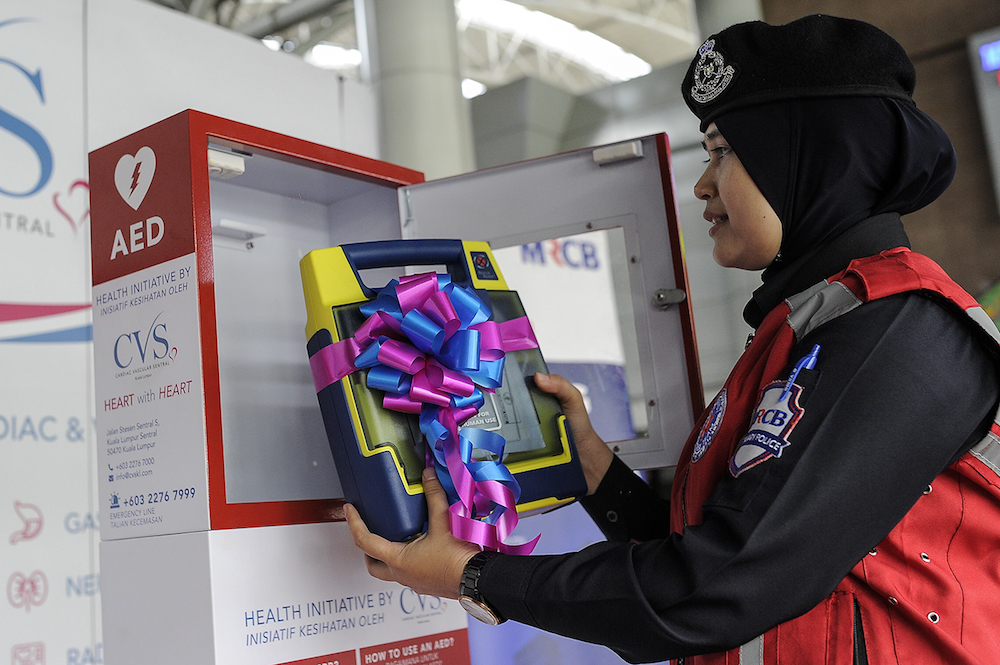 An emergency response officer places the AED device in the stand on the second floor of Stesen Sentral Kuala Lumpur. u00e2u20acu201d Picture by Shafwan Zaidon