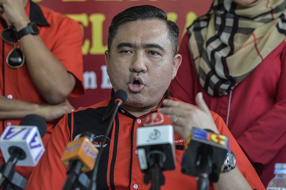 Transport Minister Anthony Loke addresses members of the media at the Dengkil RnR January 29, 2019. u00e2u20acu201d Picture by Miera Zulyana