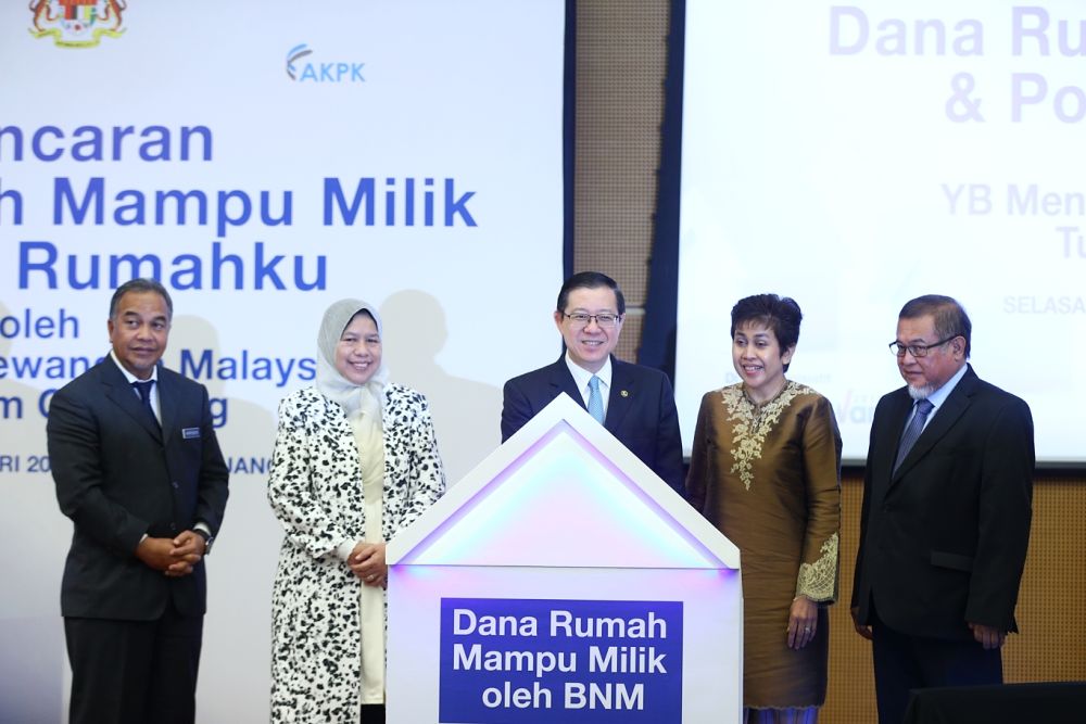 Finance Minister Lim Guan Eng (centre) officiates the launch of Bank Negara Malaysiau00e2u20acu2122s Fund for Affordable Homes in Kuala Lumpur January 29, 2019. u00e2u20acu201d Picture by Ahmad Zamzahuri