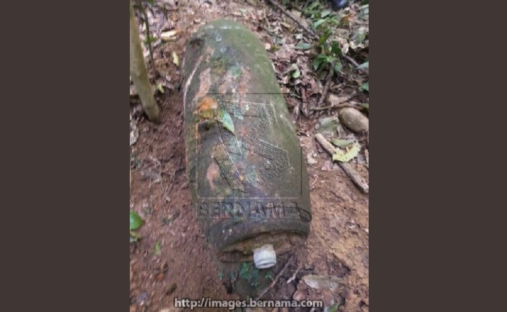A bomb from the Second World War was discovered in Kampung Pinangsoo near Kudat. u00e2u20acu201d Picture via Twitter/Bernama