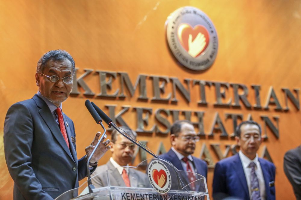 Datuk Seri Dzulkefly Ahmad addresses Health Ministry staff in Putrajaya January 11, 2018. u00e2u20acu201d Picture by Hari Anggara