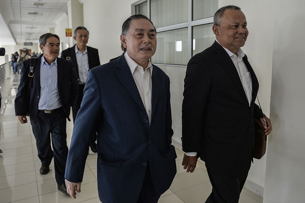 Former EC commissioners Datuk Md Yusof Haji Mansor (left) and Tan Sri Othman Haji Mahmood are pictured at the Klang court January 28,2019. u00e2u20acu201d Picture by Miera Zulyana