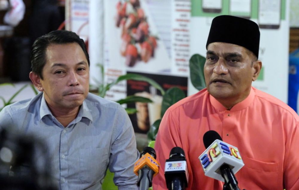 KUALA LUMPUR, 12 Jun 2018-- Presiden Kesatuan Olahraga Malaysia (KOM) Datuk Karim Ibrahim (kanan) pada sidang media ketika Majlis Berbuka Puasa Bersama Media di sebuah restoran Arab di ibu negara hari ini. u00e2u20acu201cfotoBERNAMA