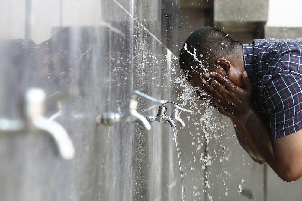 A man washes his face in Kuala Lumpur January 9, 2019. u00e2u20acu201d Picture by Yusof Mat Isa