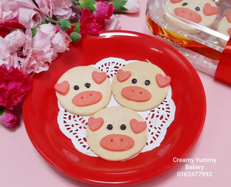 Baked and packed with love... perfect for gifting. ― Picture via Facebook/Creamy Yummy Bakery