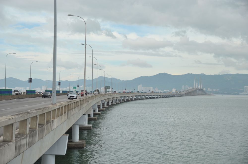 Works Minister Baru Bian says the federal government is weighing the use of grants under the Malaysian Road Records Information System to fund all road repair works. u00e2u20acu201d Picture by KE Ooi
