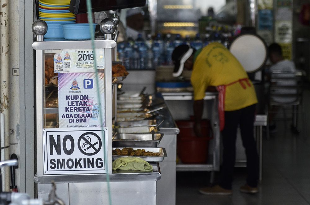 A no-smoking sign is seen at an eatery in Petaling Jaya January 1, 2019. u00e2u20acu2022 Picture by Miera Zulyana