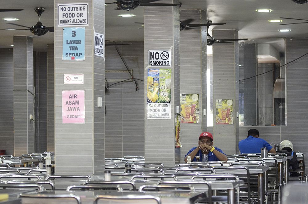 A no-smoking sign is seen at an eatery in Petaling Jaya January 1, 2019. u00e2u20acu2022 Picture by Miera Zulyana
